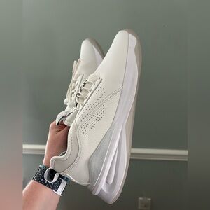 Clove classic nursing shoes